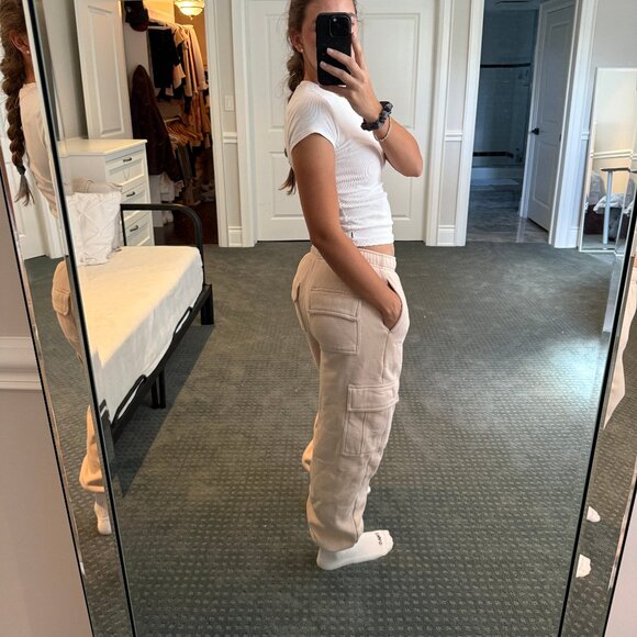 Aritzia Cozy Sweatfleece Mega Cargo™ Jogger – Size Small - Picture 3 of 5